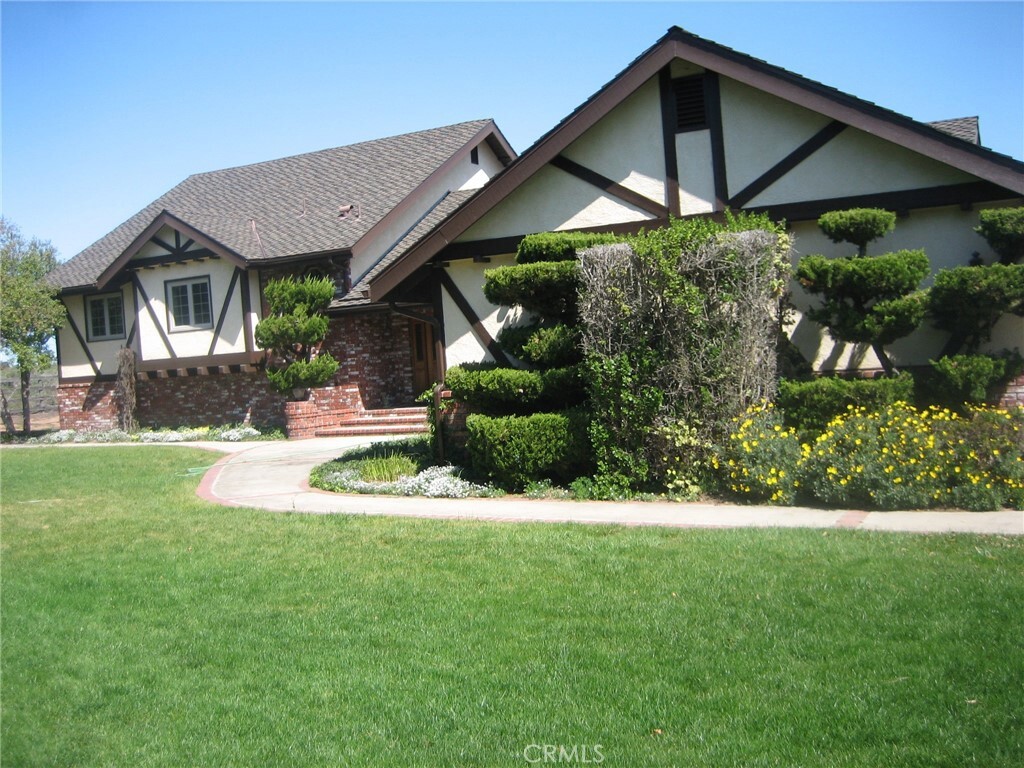 Property Photo: 1466 Nipomo Avenue CA 93402