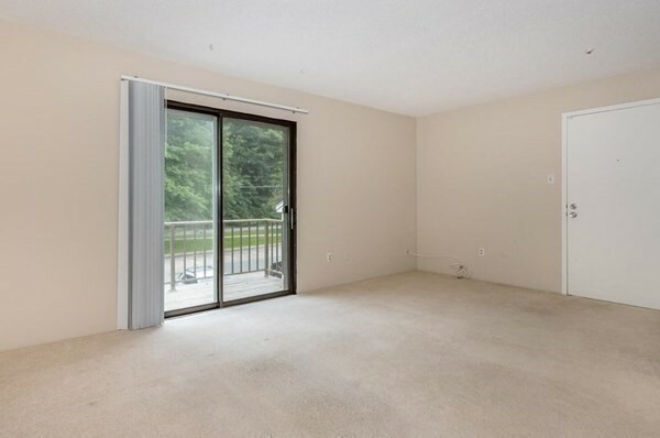 Property Photo:  14 Village Green Lane 7  MA 01760 