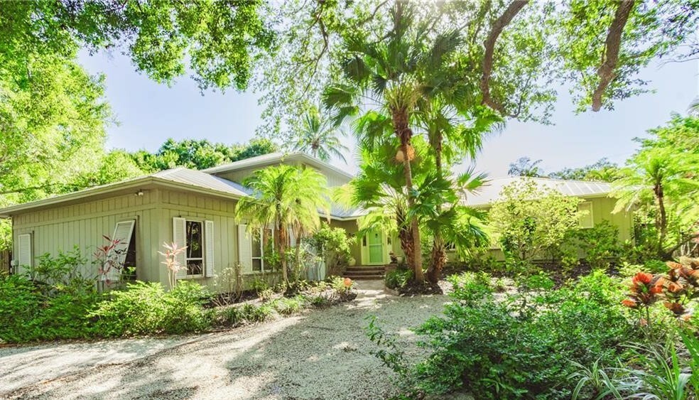 Property Photo: 590 11th Avenue FL 32962