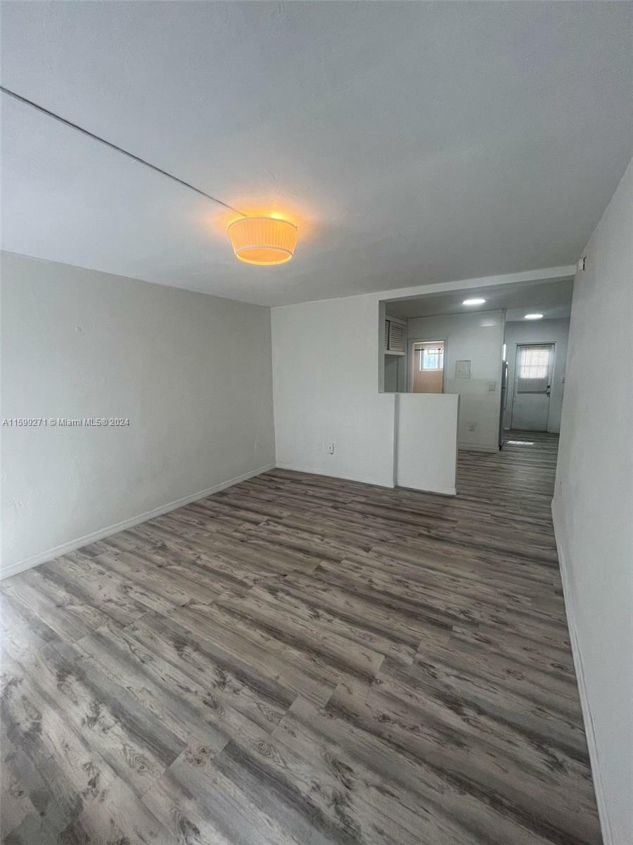 Property Photo:  944 Meridian Ave 4  FL 33139 