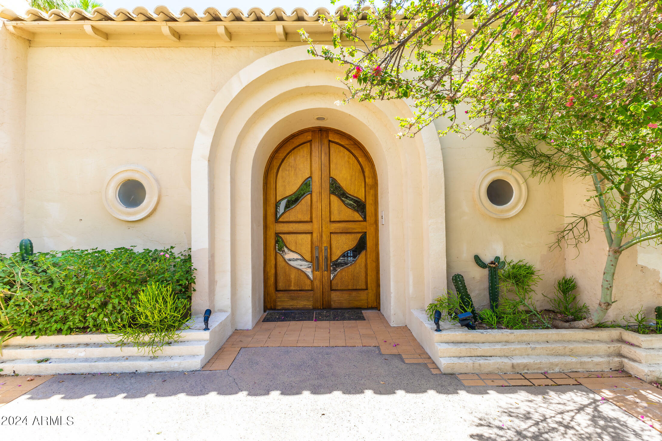 Property Photo: 94 Biltmore Estate AZ 85016