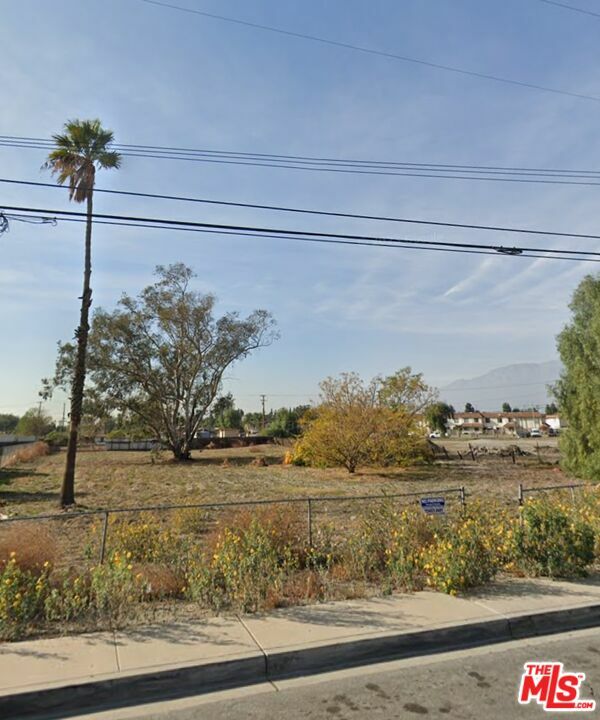 Property Photo:  9010   Oleander Ave  CA 92335 