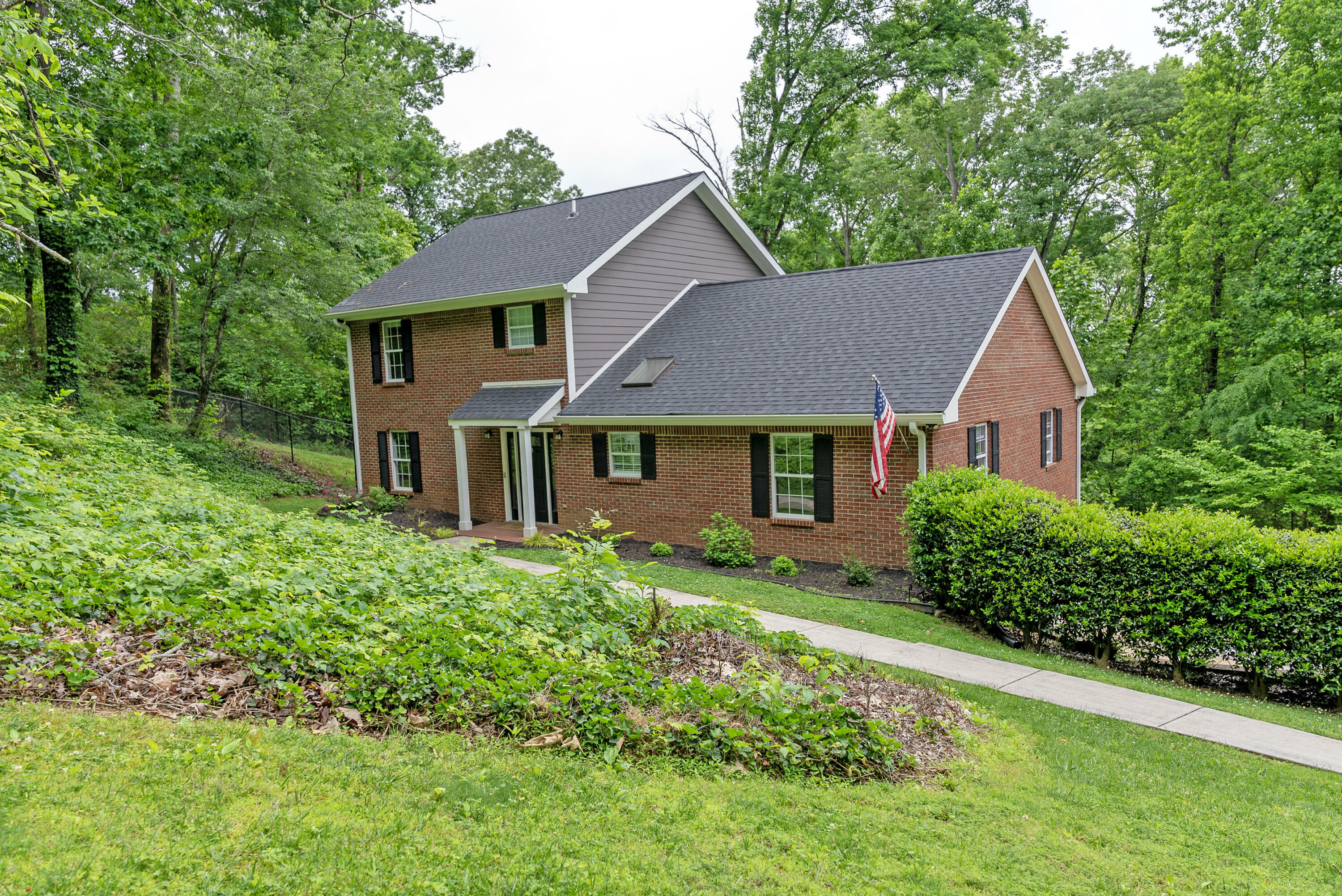 Property Photo:  2111 Colonial Pkwy Dr  TN 37421 