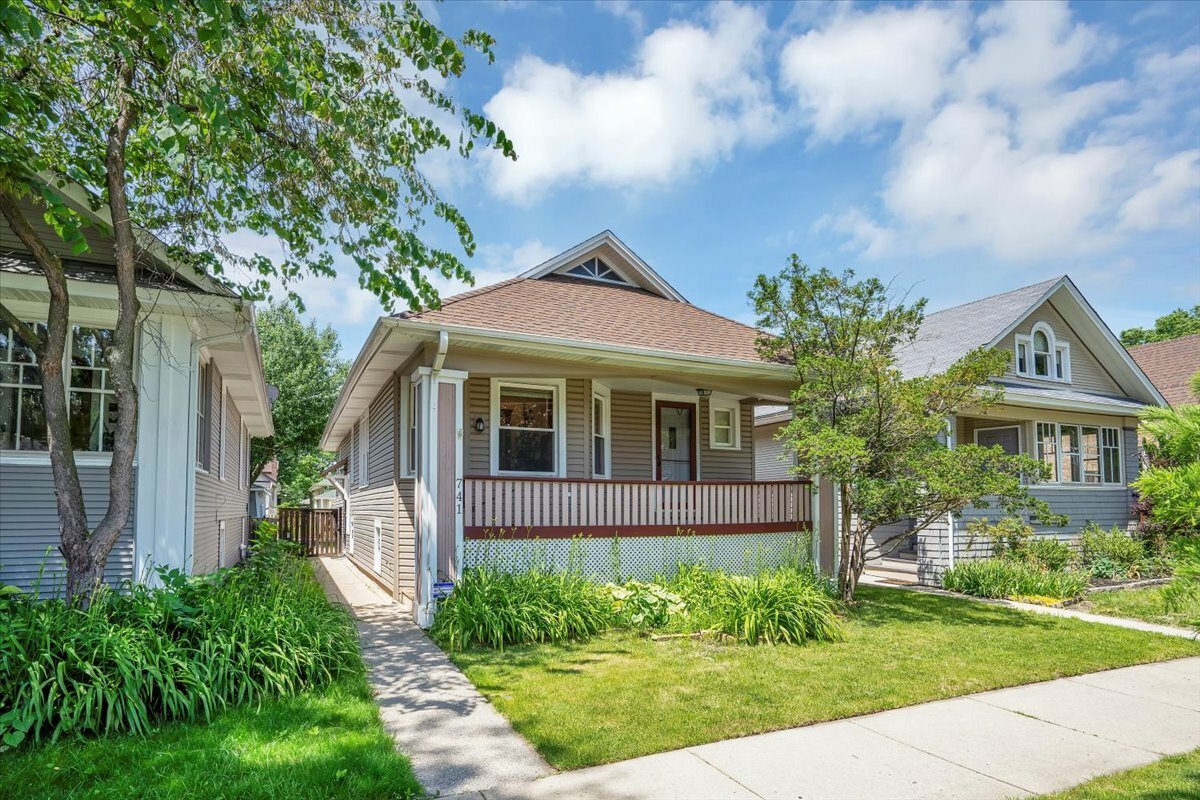 Property Photo:  741 N Humphrey Avenue  IL 60302 