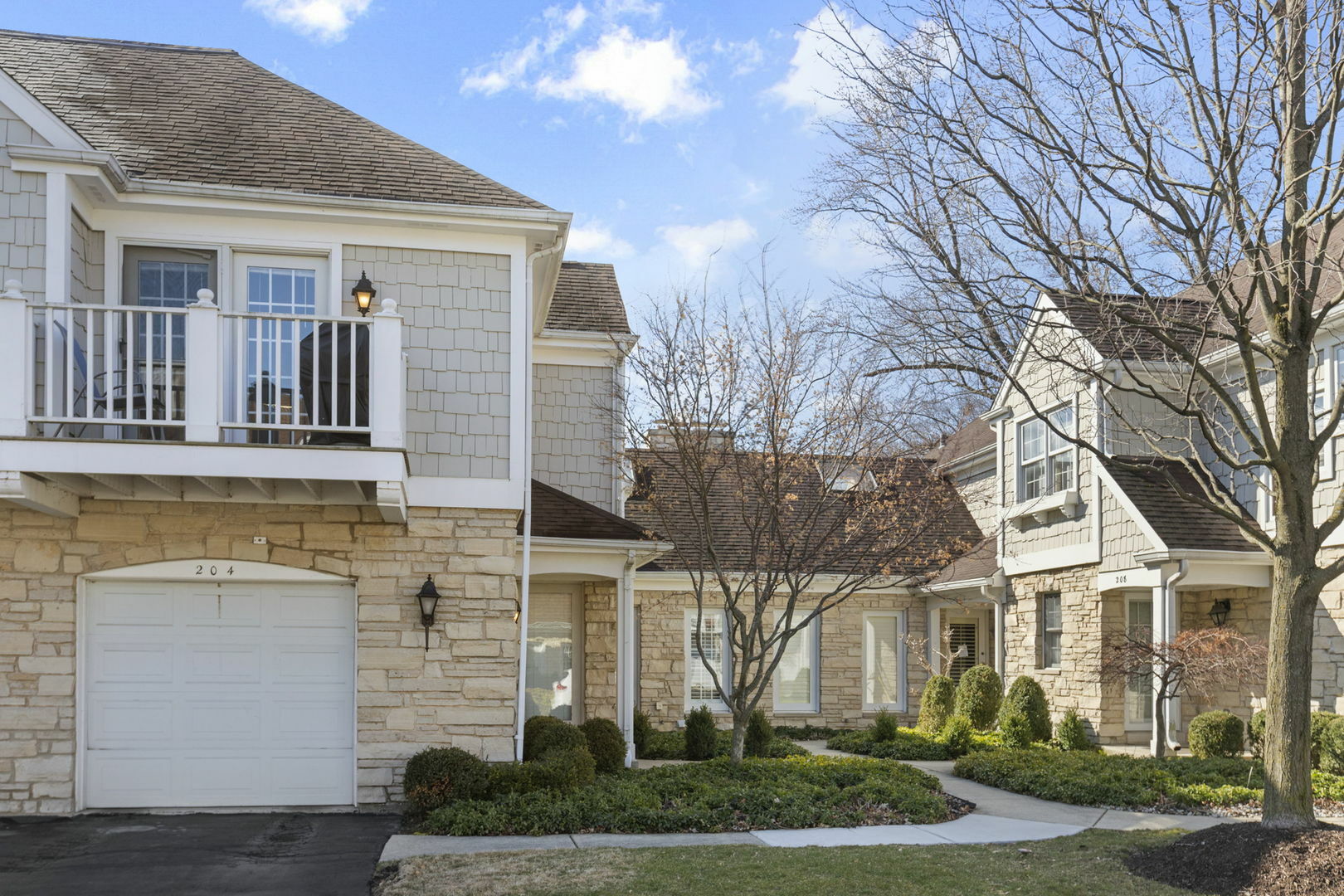 Property Photo:  204 Racquet Club Court  IL 60521 