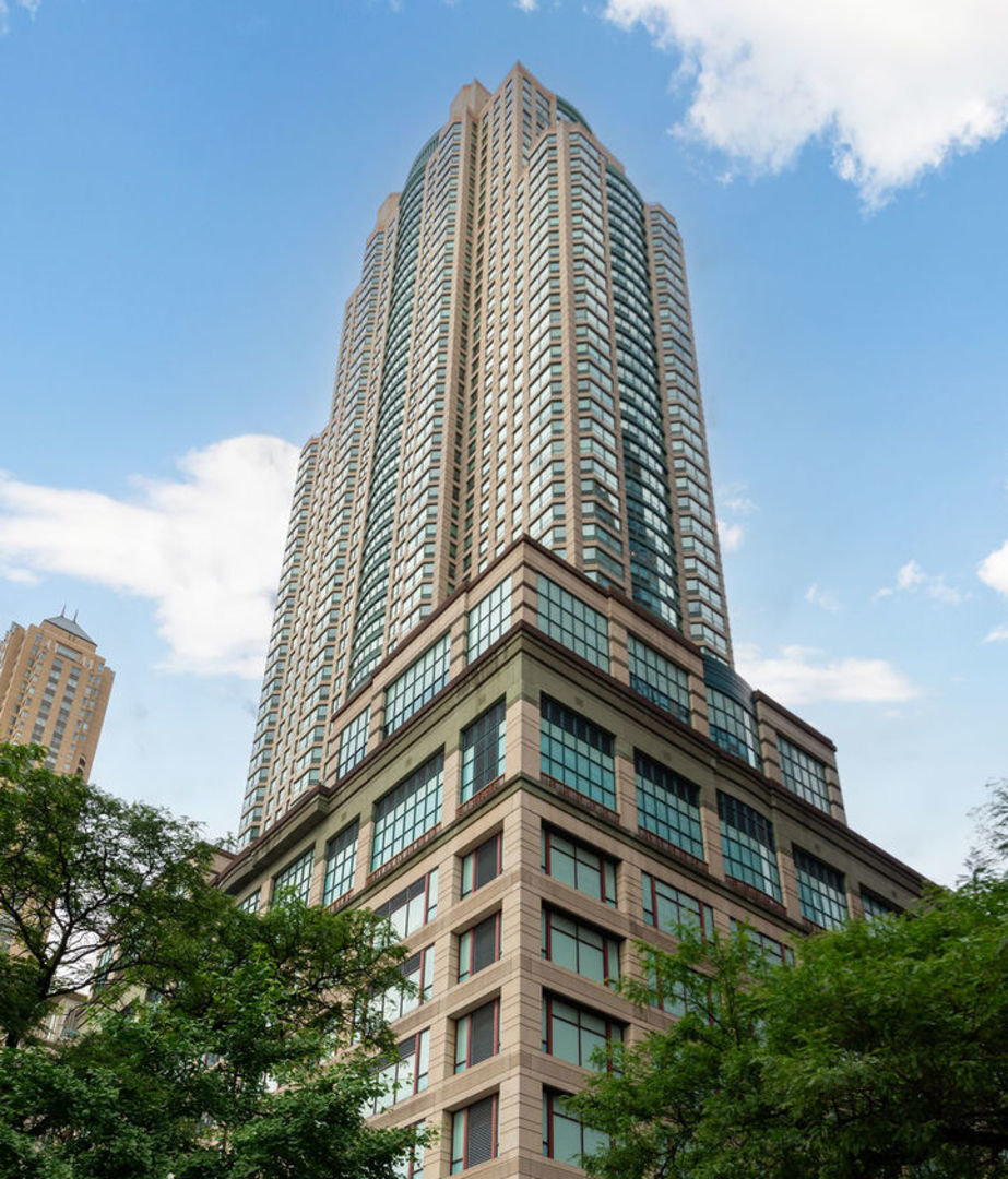 Property Photo: 100 E Huron Street 1506 IL 60611
