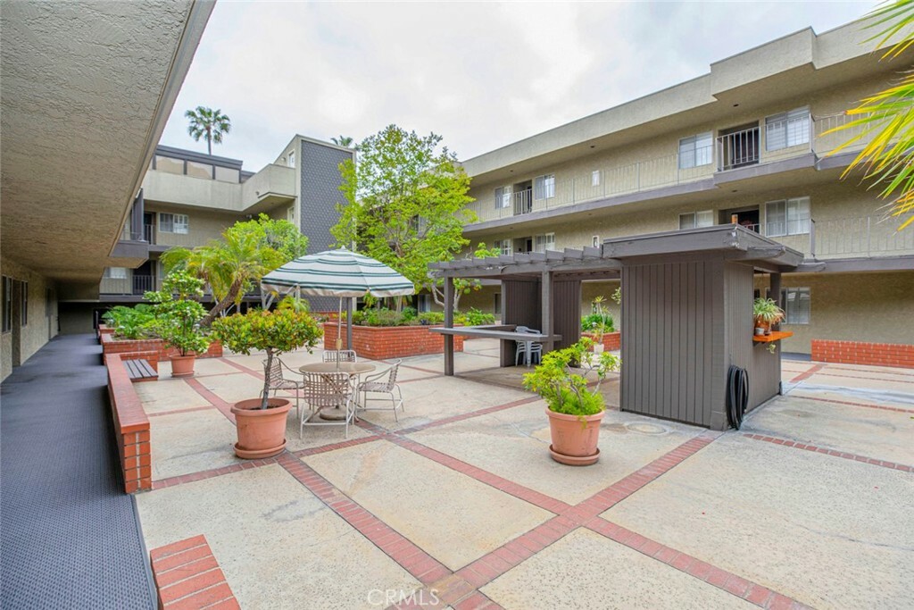 Property Photo:  125 W Mountain Street 216  CA 91202 