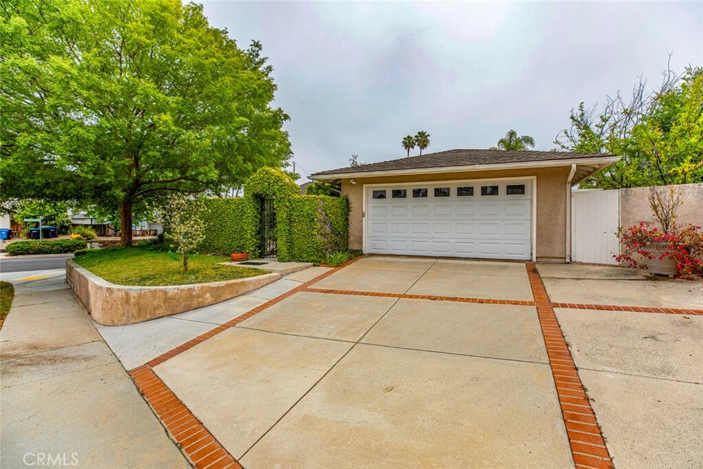 Property Photo:  26106 Veva Way  CA 91302 