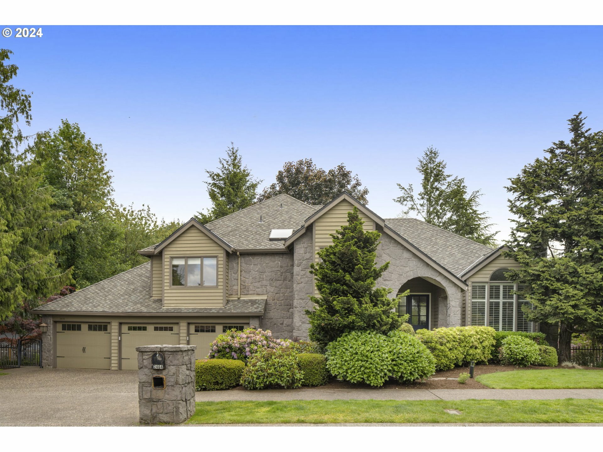 2464 Palisades Crest Dr  Lake Oswego OR 97034 photo