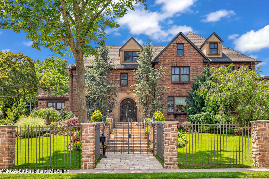 Property Photo: 262 Howard Avenue NY 10301