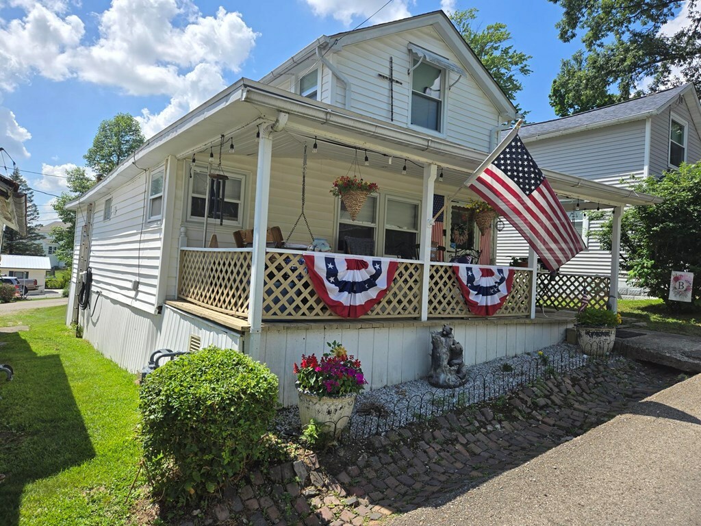 Property Photo:  187 9th St  OH 43130 