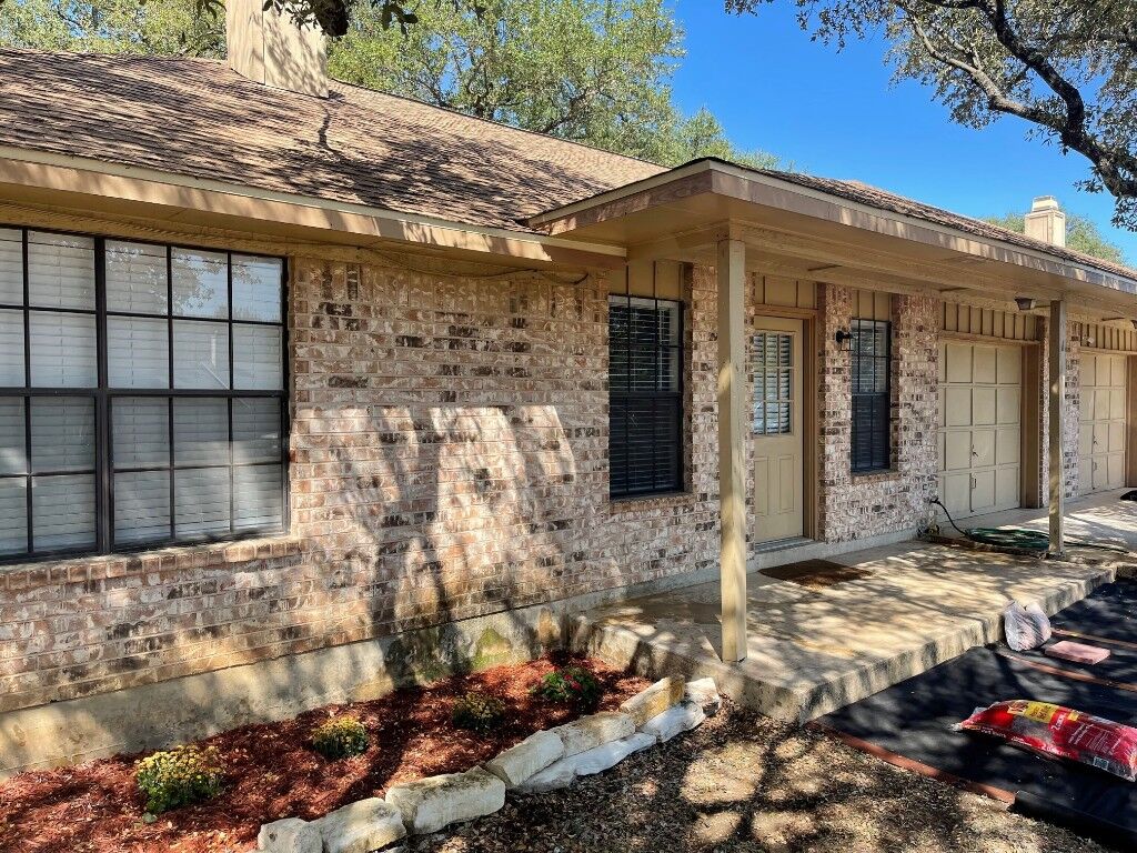 Property Photo: 505 Hedgewood Drive TX 78628