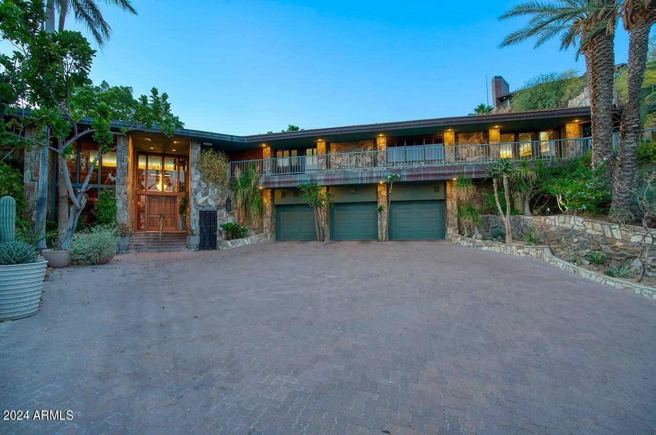 Property Photo: 7550 N 21st Place AZ 85020