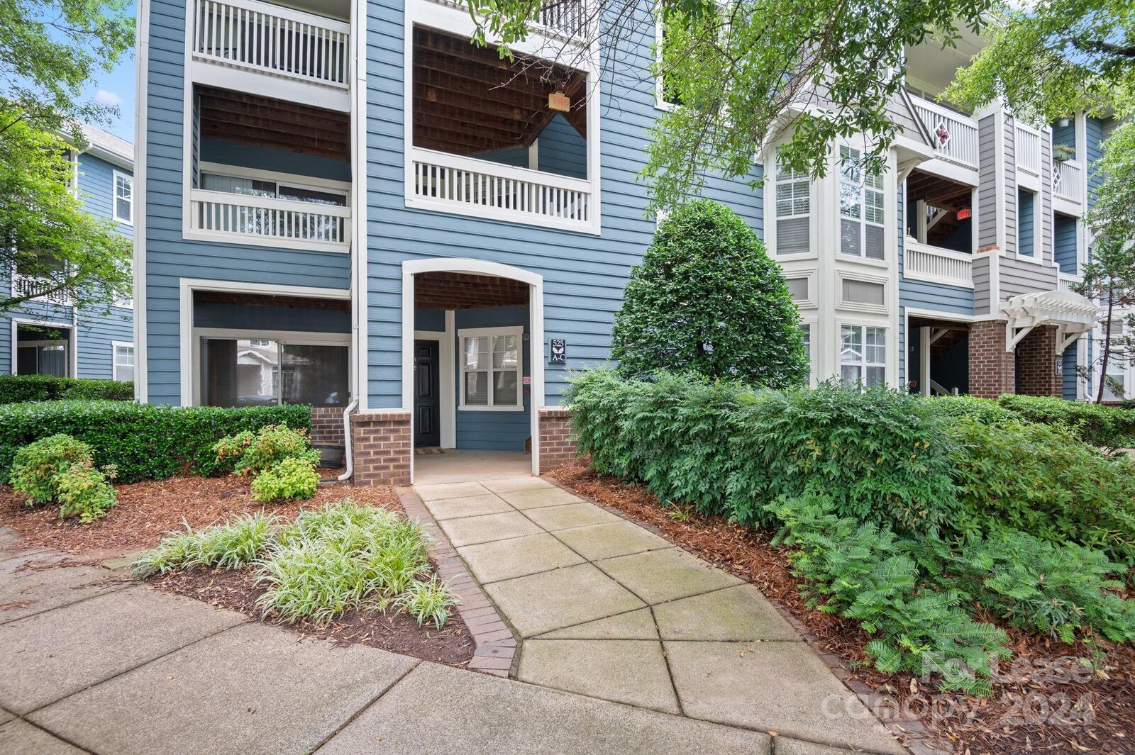Property Photo:  525 Olmsted Park Place B  NC 28203 