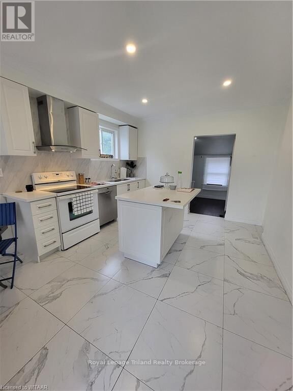 Property Photo:  764 Dundas Street  ON N4S 1E9