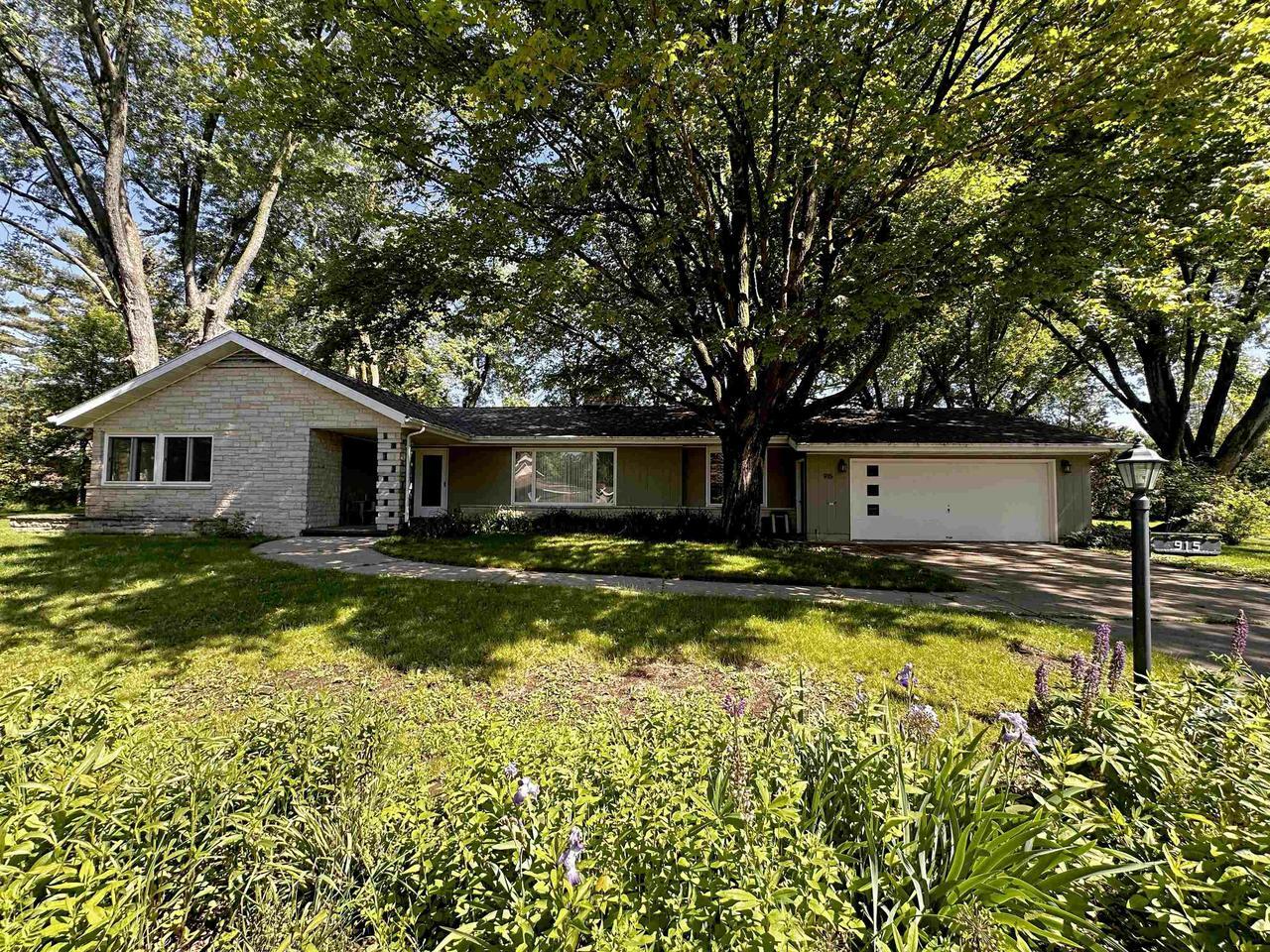 Property Photo:  915 Martin Drive  WI 54449 