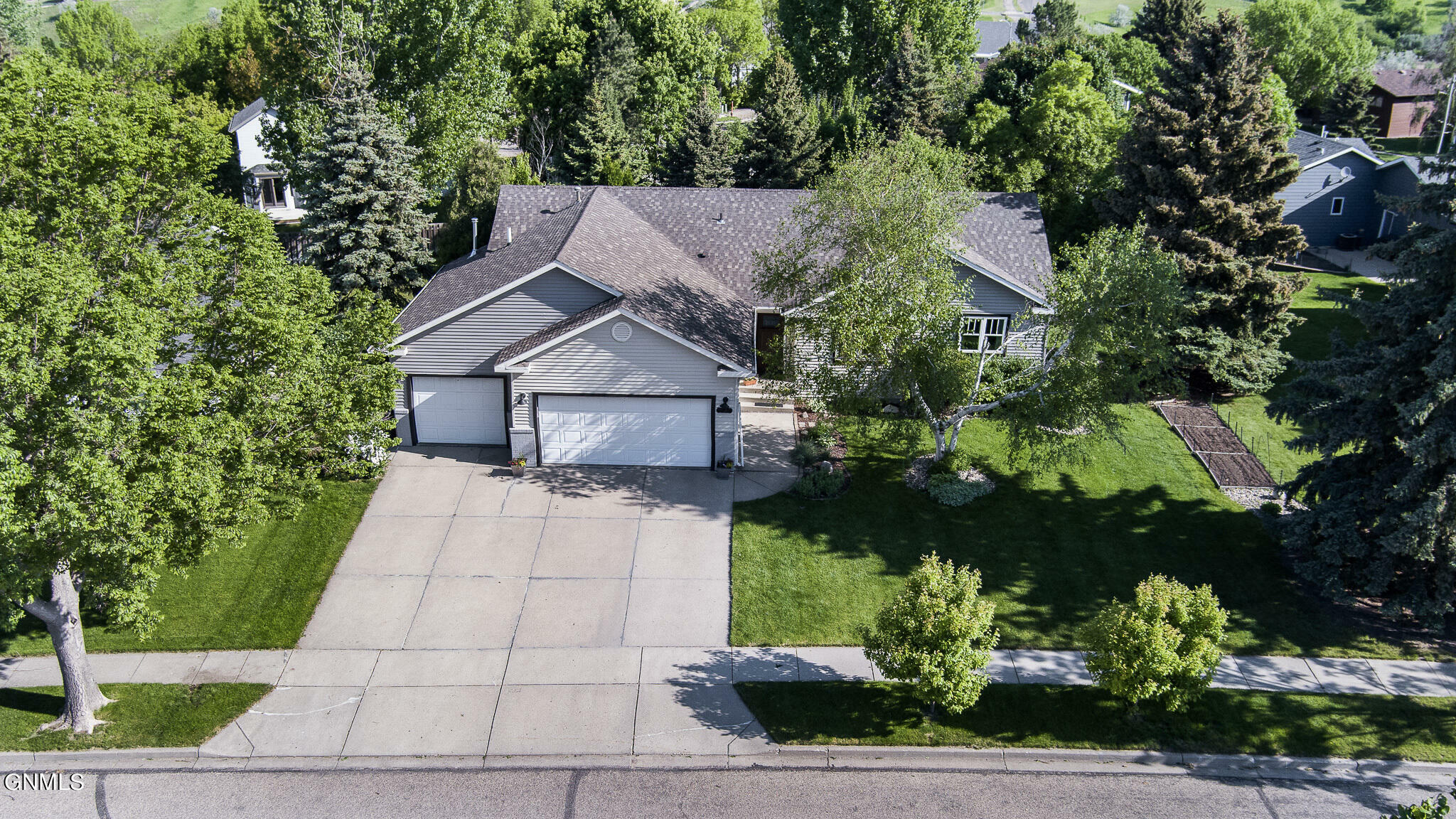 Property Photo:  3080 Greenwood Drive  ND 58503 