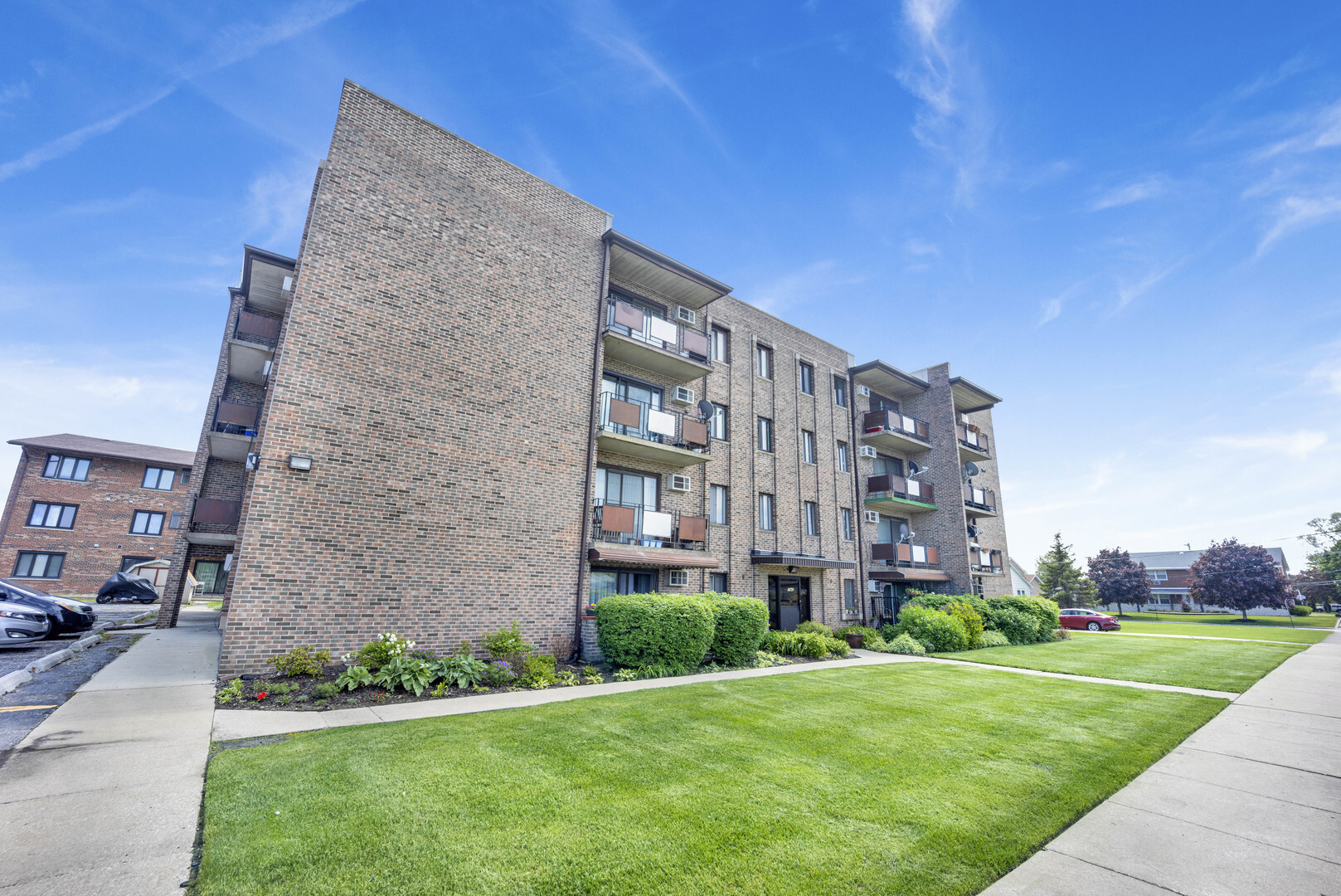 Property Photo: 7945 S Oketo Avenue 404 IL 60455