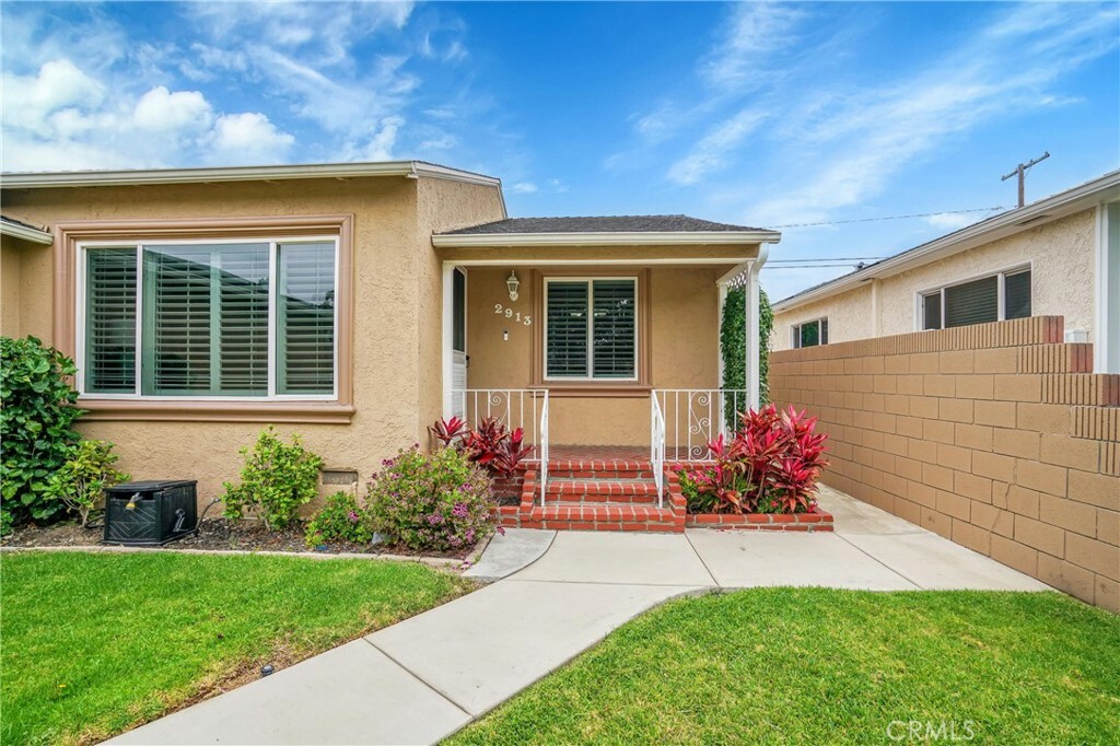 Property Photo:  2913 Silva Street  CA 90712 