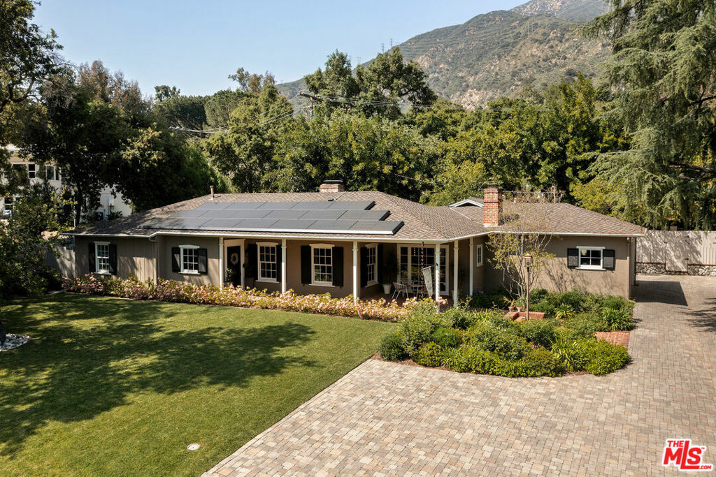 Property Photo:  2085 E Altadena Drive  CA 91001 