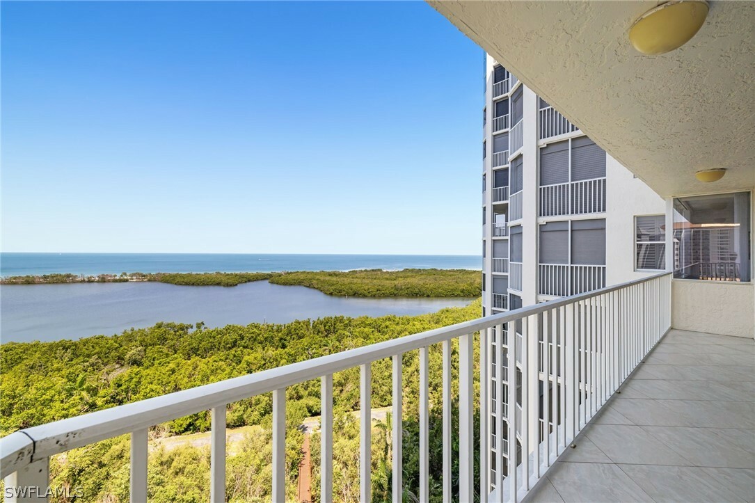 Property Photo:  5550 Heron Point Drive 1404  FL 34108 