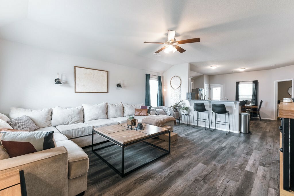 Property Photo: 4762 W Hoover Loop AR 72704
