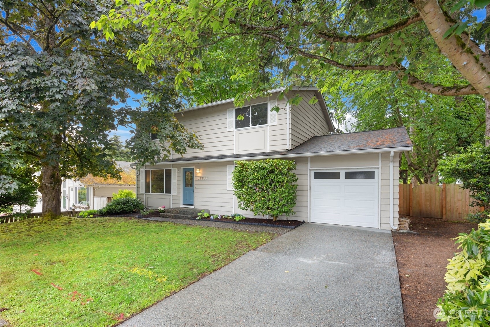 12233 NE 137th Place  Kirkland WA 98034 photo