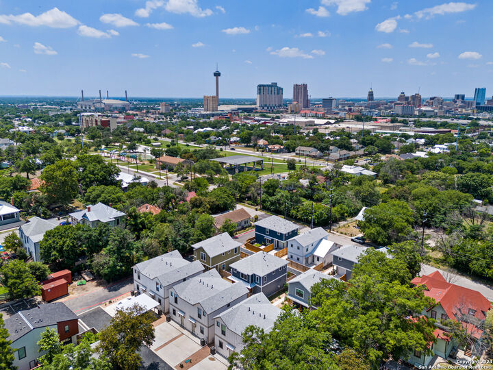 Property Photo: 914 N Olive #101 TX 78202