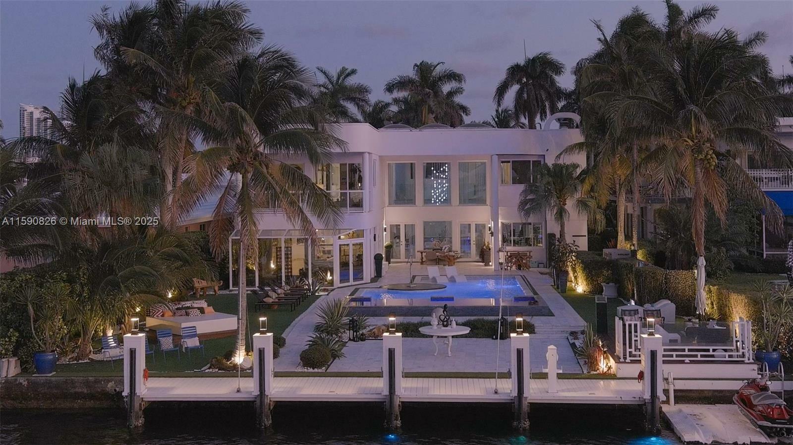 Property Photo: 934 S Southlake Dr FL 33019