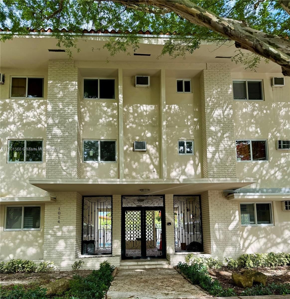 Property Photo:  1014 Salzedo St 210  FL 33134 