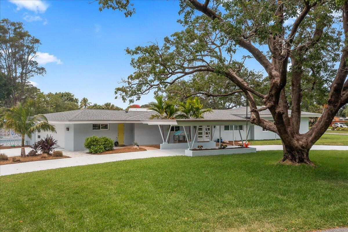 Property Photo: 500 Palmetto Place FL 32903