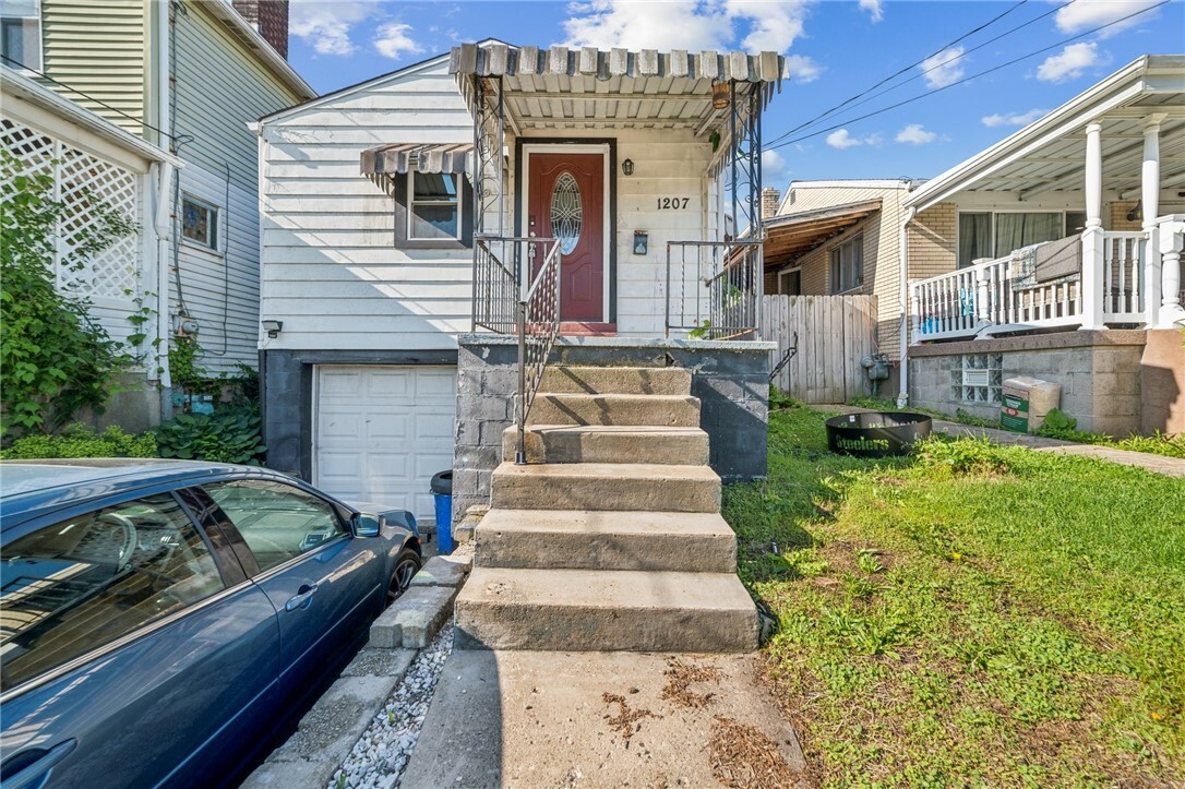 Property Photo:  1207 Oxford St  PA 15205 