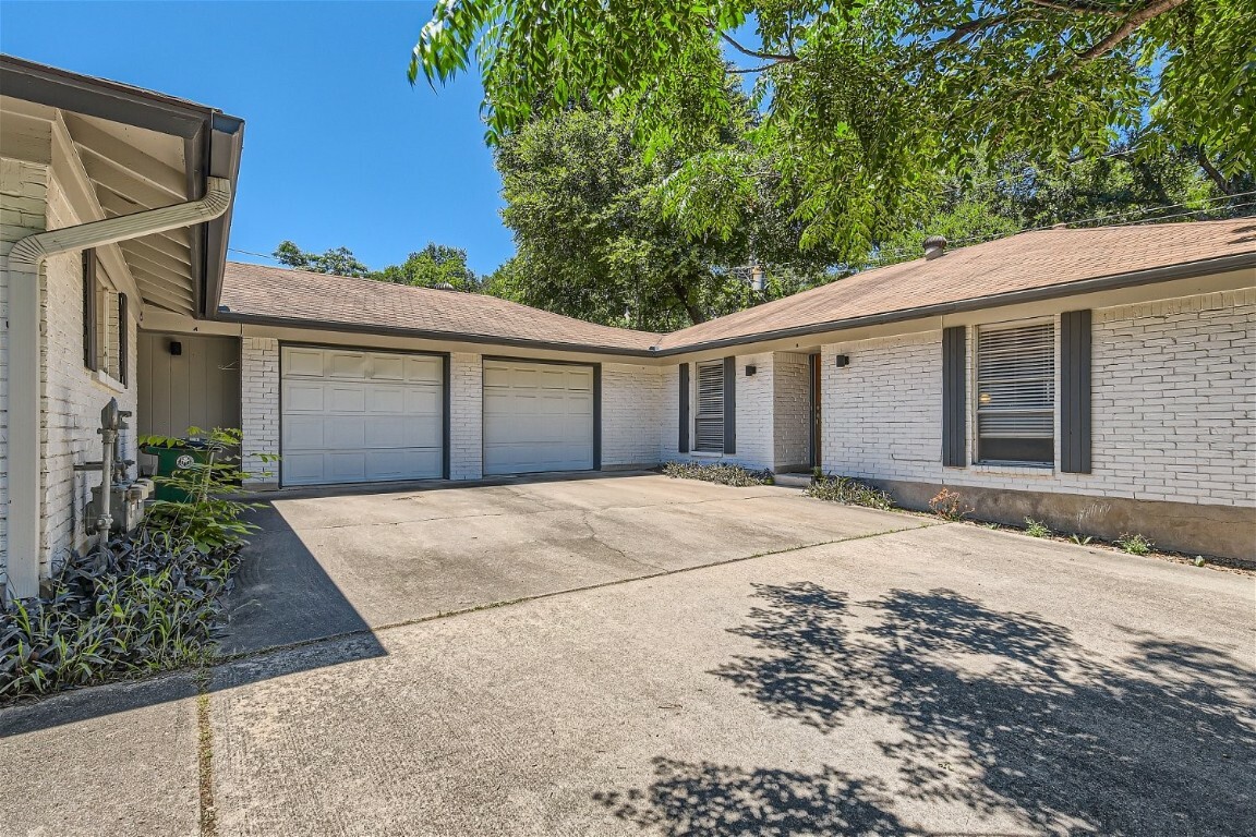 Property Photo:  3404 South Oak Drive  TX 78704 