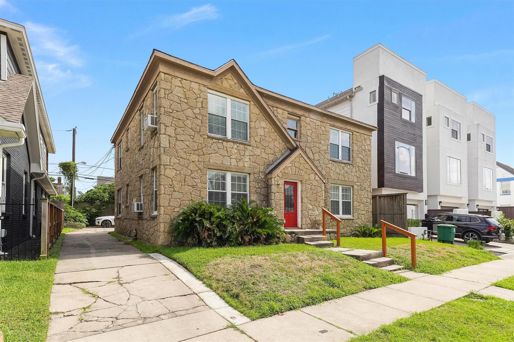 Property Photo: 403 W Polk Street TX 77019