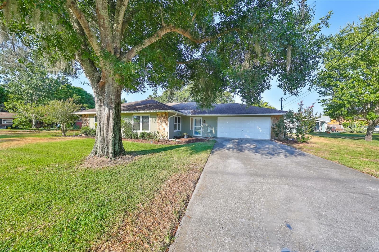 Property Photo:  220 Coleman Drive E  FL 33884 