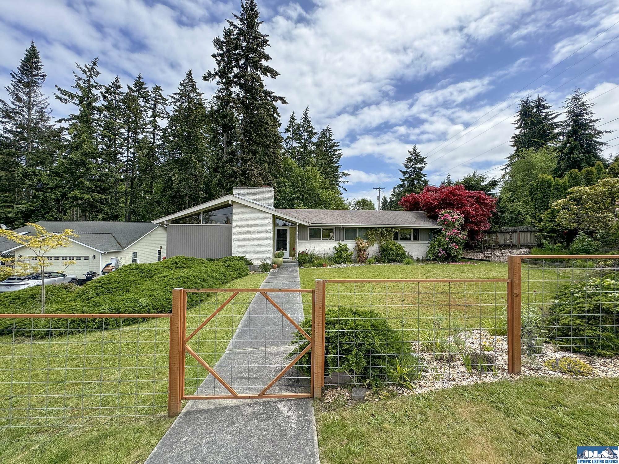 Property Photo:  3023 Regent  WA 98362 