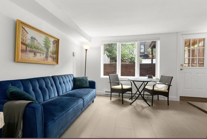 Property Photo:  16 Dartmouth Place 1  MA 02118 