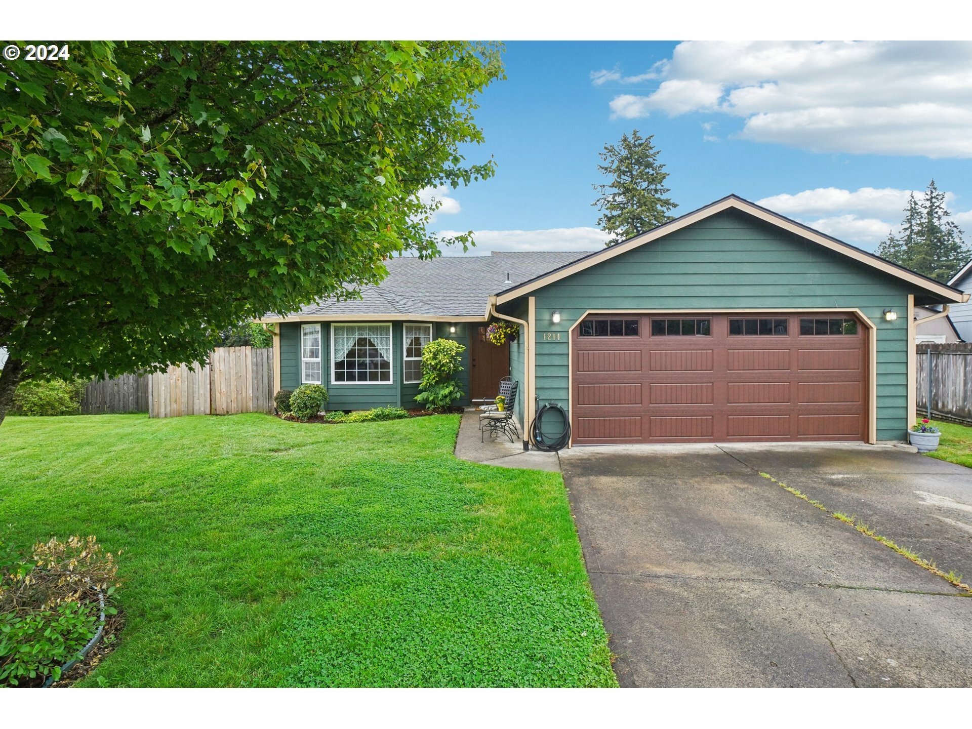 Property Photo:  1214 NW 25th Cir  WA 98607 