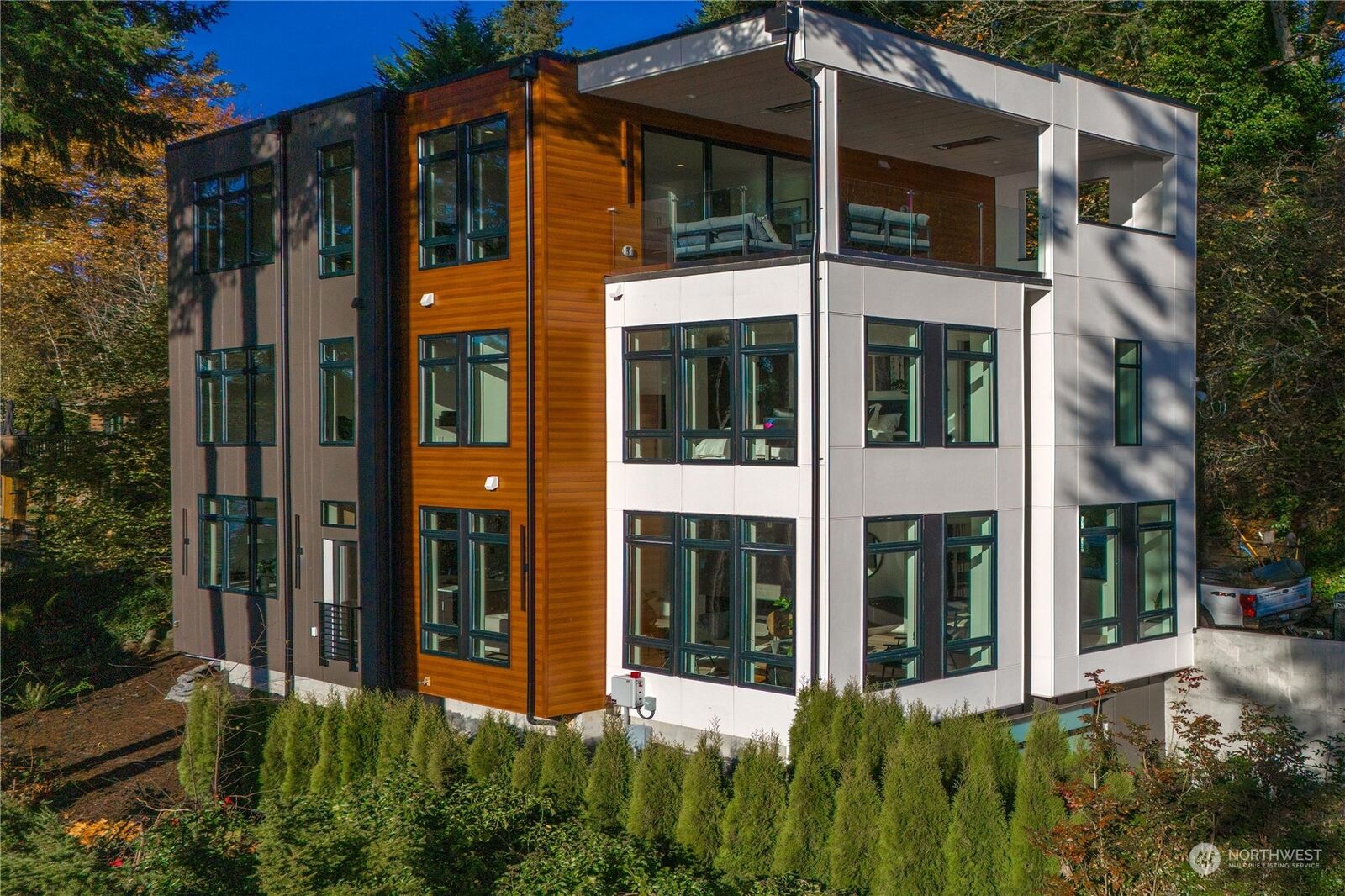 Property Photo: 2263 E Lake Sammamish Place SE WA 98075