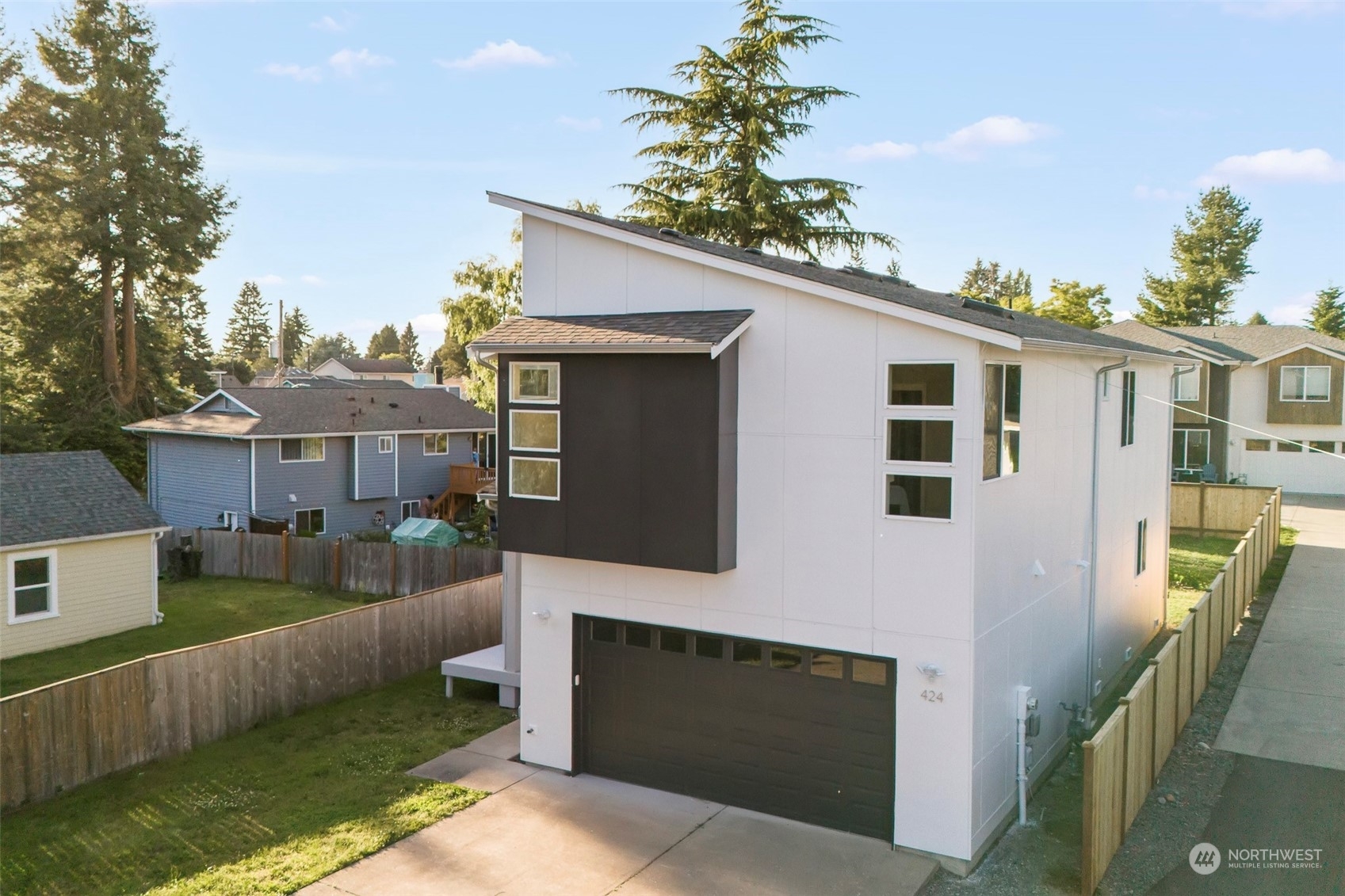 Property Photo:  424 SW 124th Street  WA 98146 