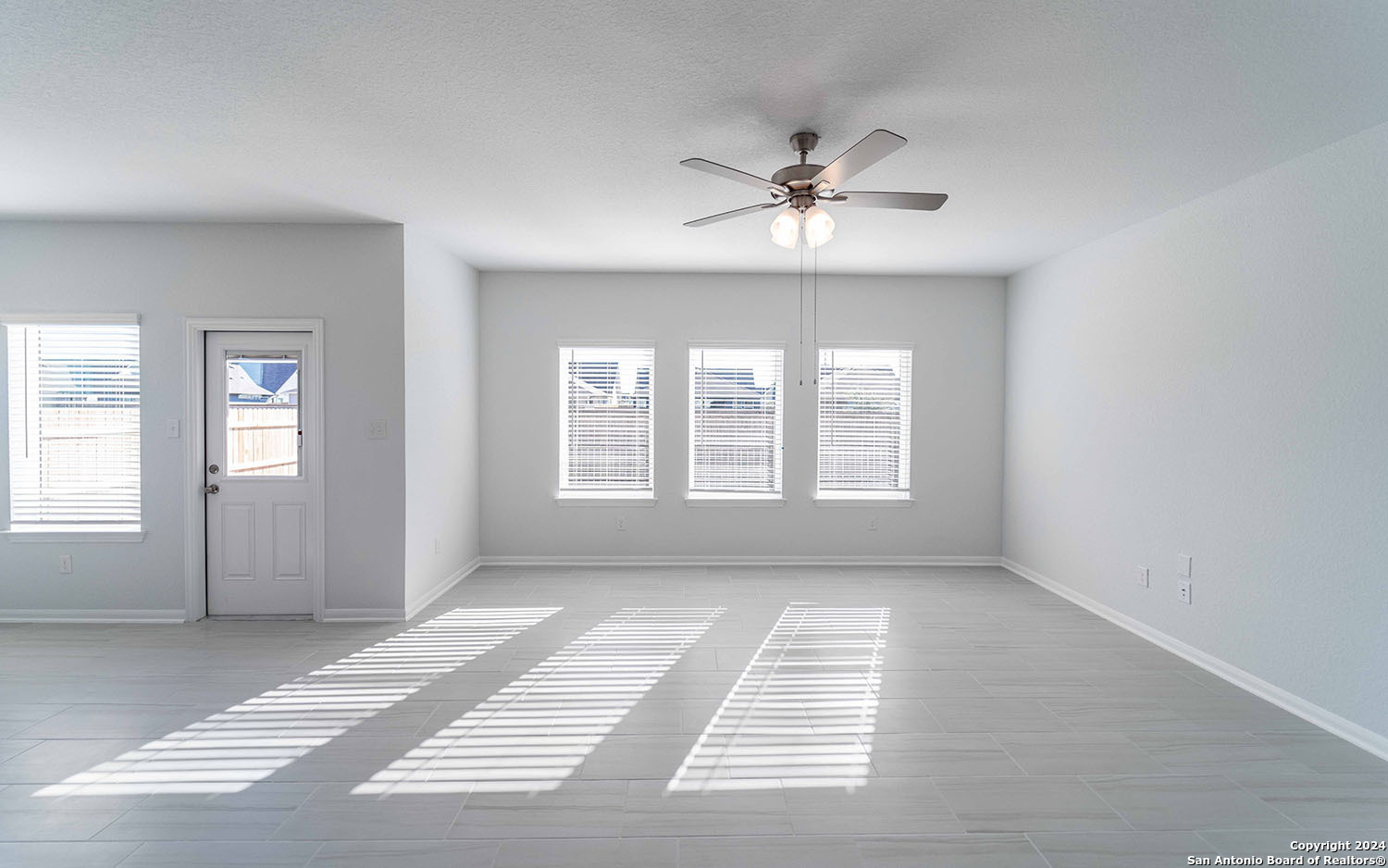 Property Photo: 125 Lina Way TX 78155