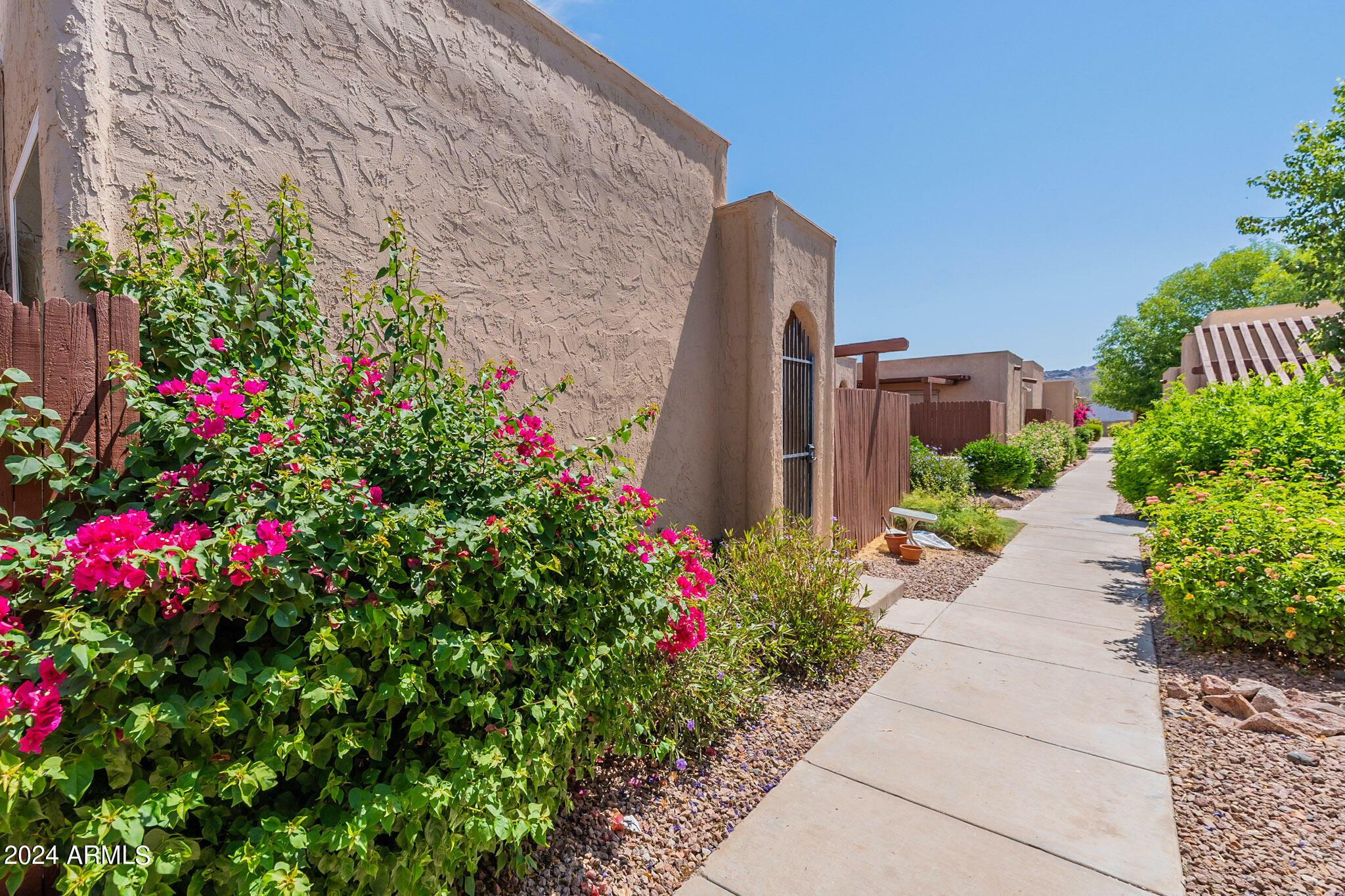 Property Photo:  1040 E Pueblo Road  AZ 85020 