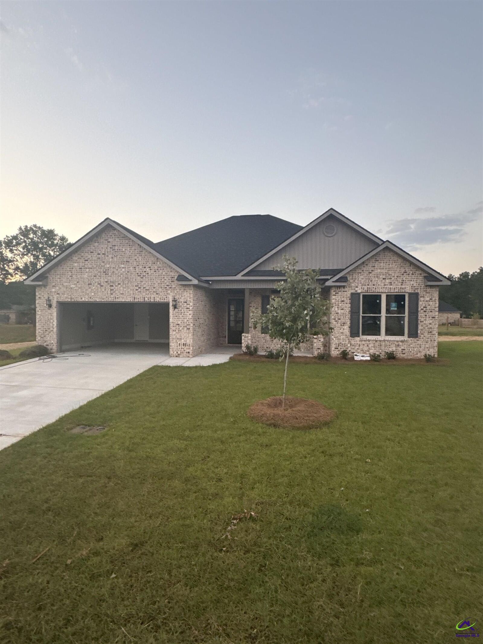 Property Photo:  214 Silverside Drive  GA 31069 