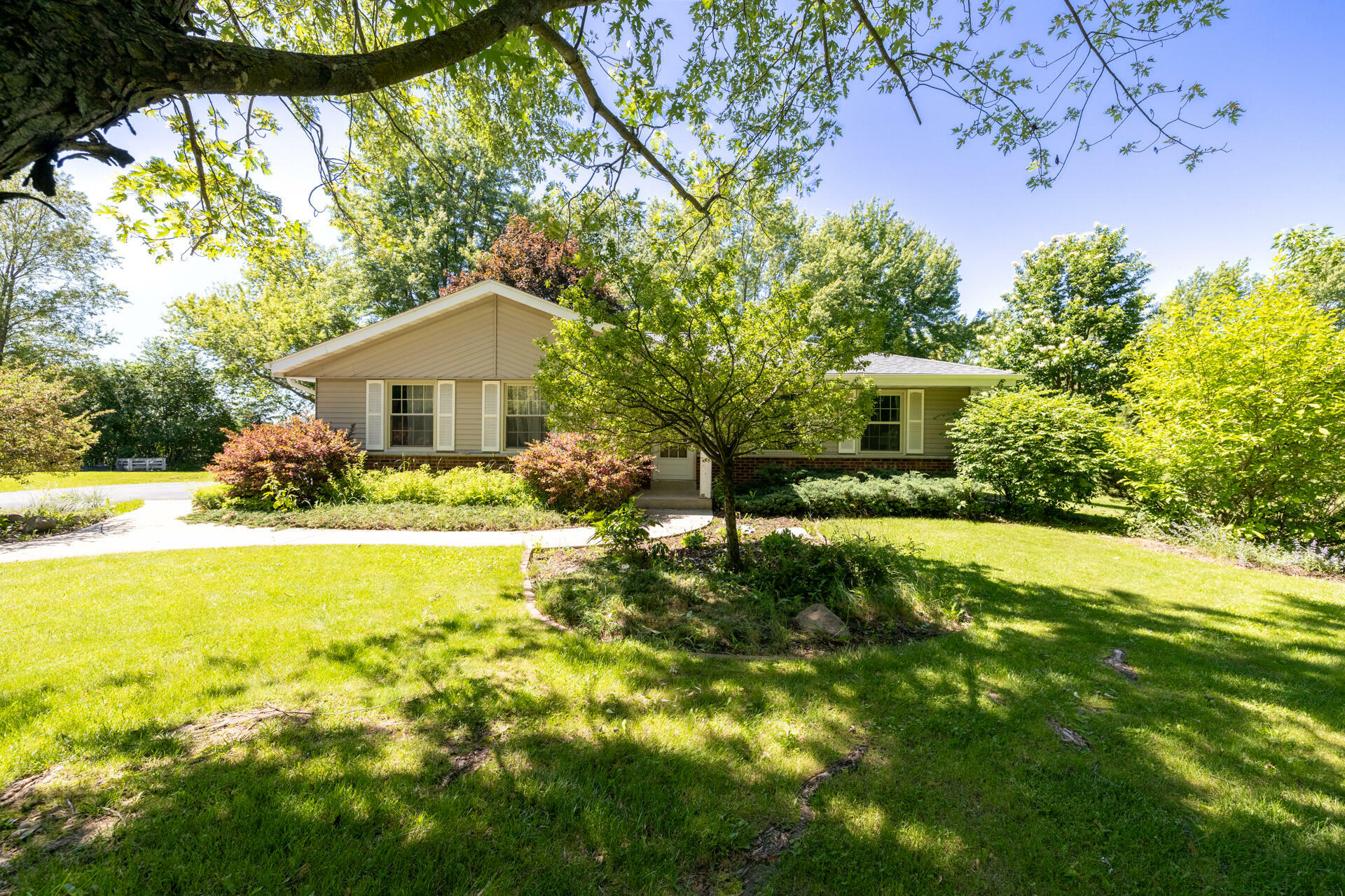 Property Photo:  3670 Larkfield Dr  WI 53095 