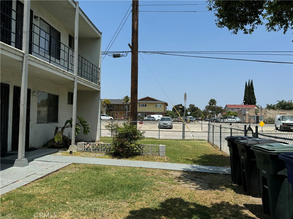 Property Photo:  8601 Chestnut Avenue  CA 90280 