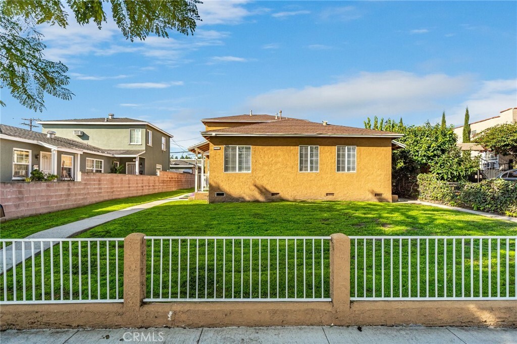 Property Photo:  3409 Walnut Avenue  CA 90807 