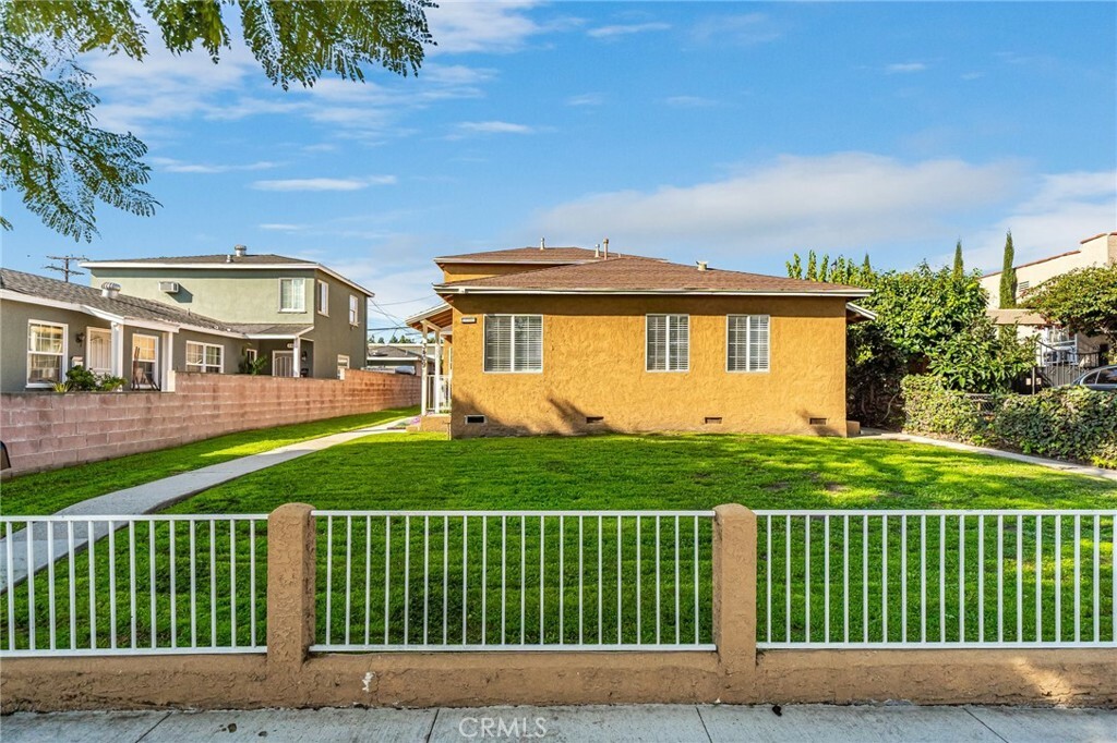 Property Photo:  3409 Walnut Avenue  CA 90807 