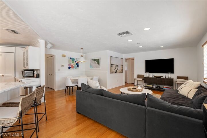 Property Photo: 626 Regatta Road FL 34103