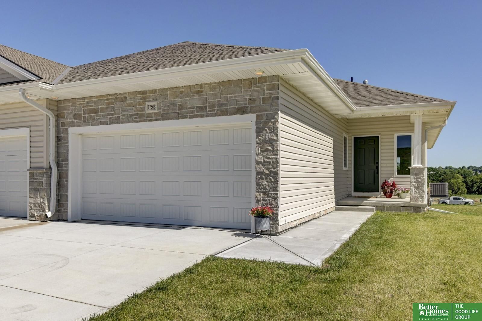 Property Photo:  17656 Robin Drive  NE 68136 