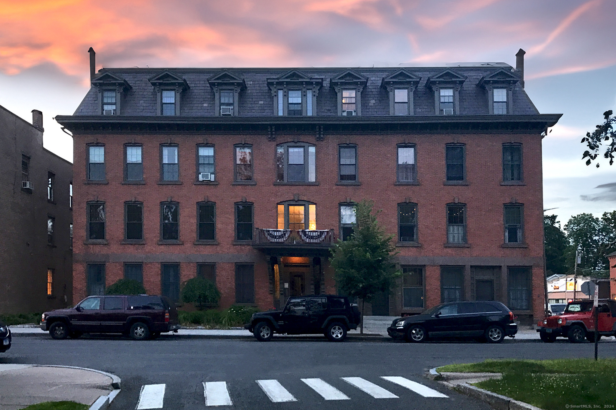 Property Photo: 130 Main Street Apt 4D CT 06019